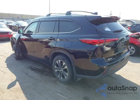 2022 Toyota Highlander Xle z USA, uszkodzony, nr VIN 5TDHZRBH7NS239274